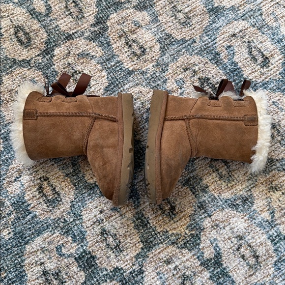 Ugg Bailey bow boots toddler size 7 - Picture 4 of 7